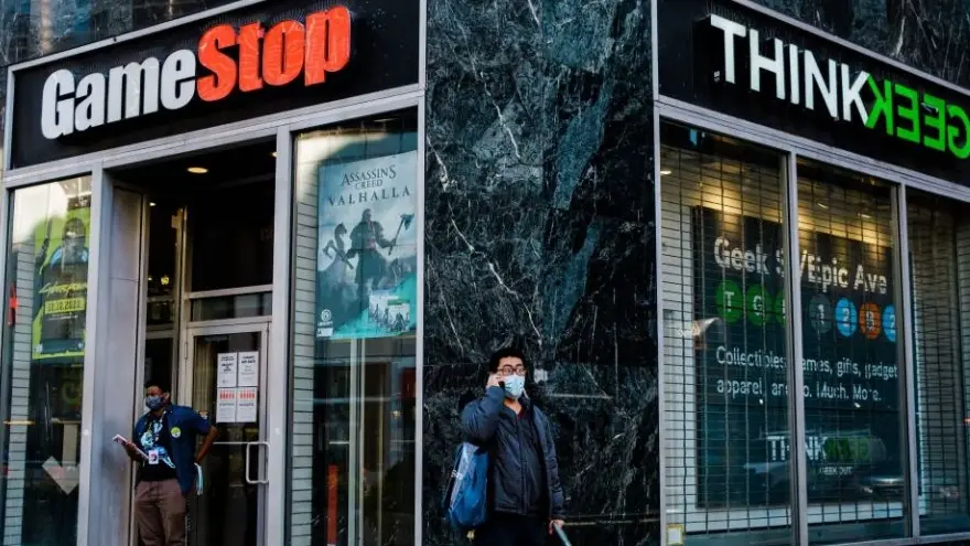 las acciones de GameStop se dan vuelta drásticamente y caen cerca de 30% en Wall Street