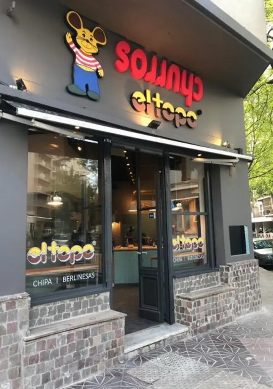 Uno de los 12 locales que la churrería El Topo tiene en Argentina