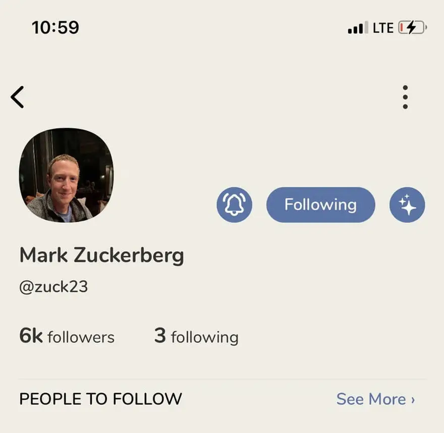 Aunque hay figuras muy conocidas en la plataforma de audio, saltó a la fama cuando Mark Zuckerberg entró a la misma para participar