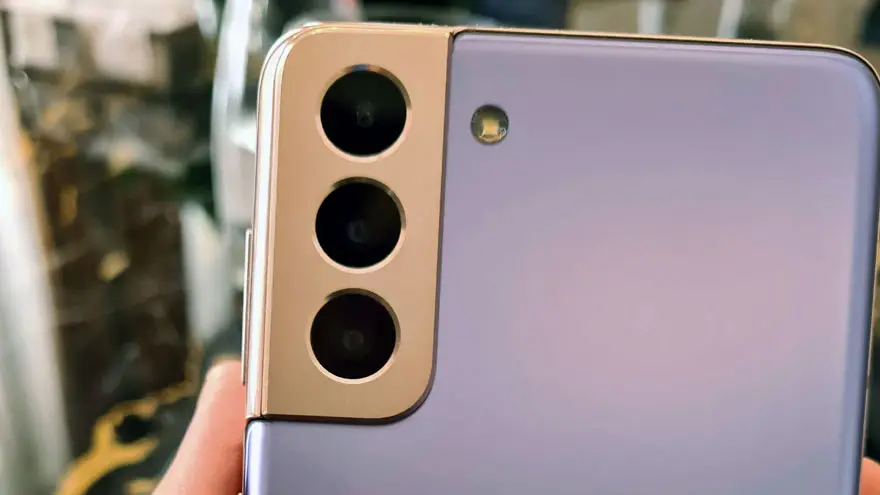 Módulo de cámaras traseras del Samsung Galaxy S21+.