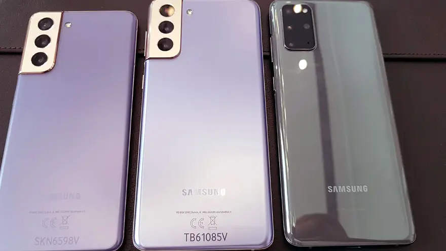 De izquierda a derecha: Samsung Galaxy S21, S21+ y S20+.