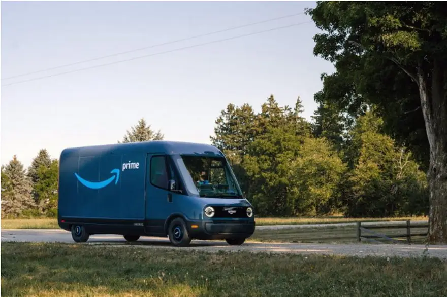 Las furgonetas de reparto Amazon de Rivian han comenzado a repartir este mes