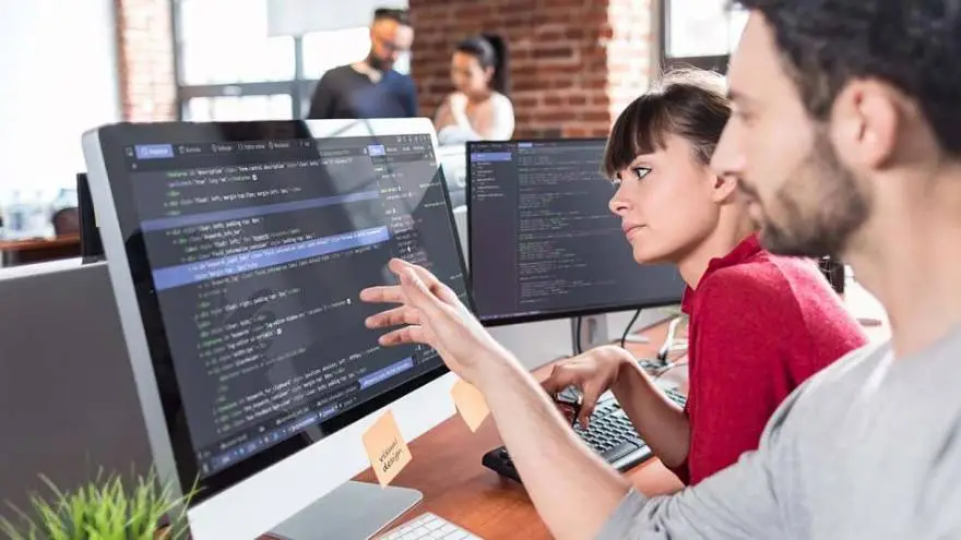 Estudiar programación permite acceder a buenos sueldos en el país o trabajar freelance para el exterior