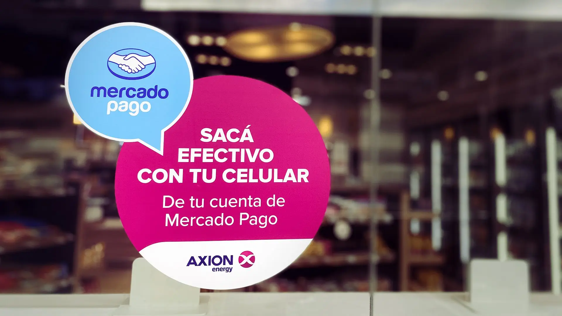 Mercado Pago permite extraer el saldo en cuenta en las estaciones Axion y sucursales de Mostaza