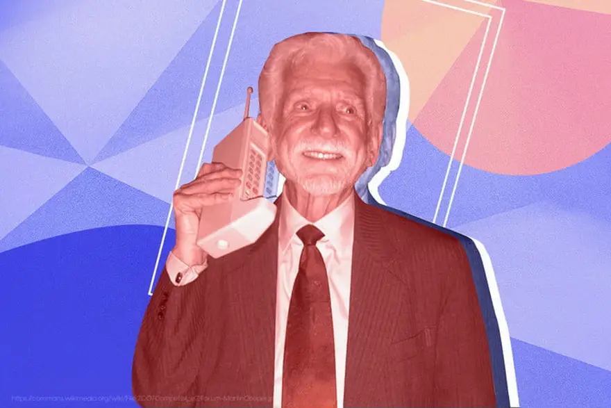 El primer llamado por elular, que luego revolicionaría al mundo de las telecomunicaciones, con un Motorola DynaTac 8000X