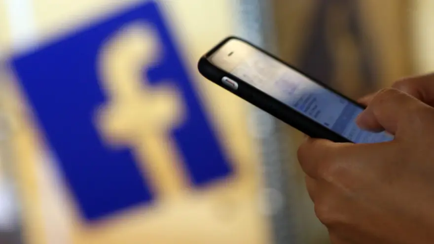 Un ex-empleado de Facebook denunció que la app 