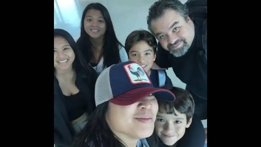 Diego con su familia