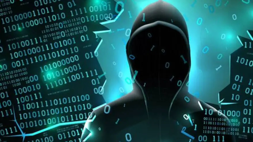 También cuando pensamos en hackers nos imaginamos a una persona solitaria, cuando en realidad ya forman organizaciónes similares a empresas