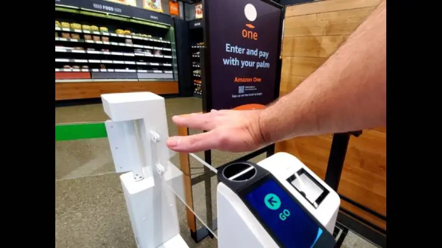 Mles de clientes han registrado sus firmas con la palma de la mano