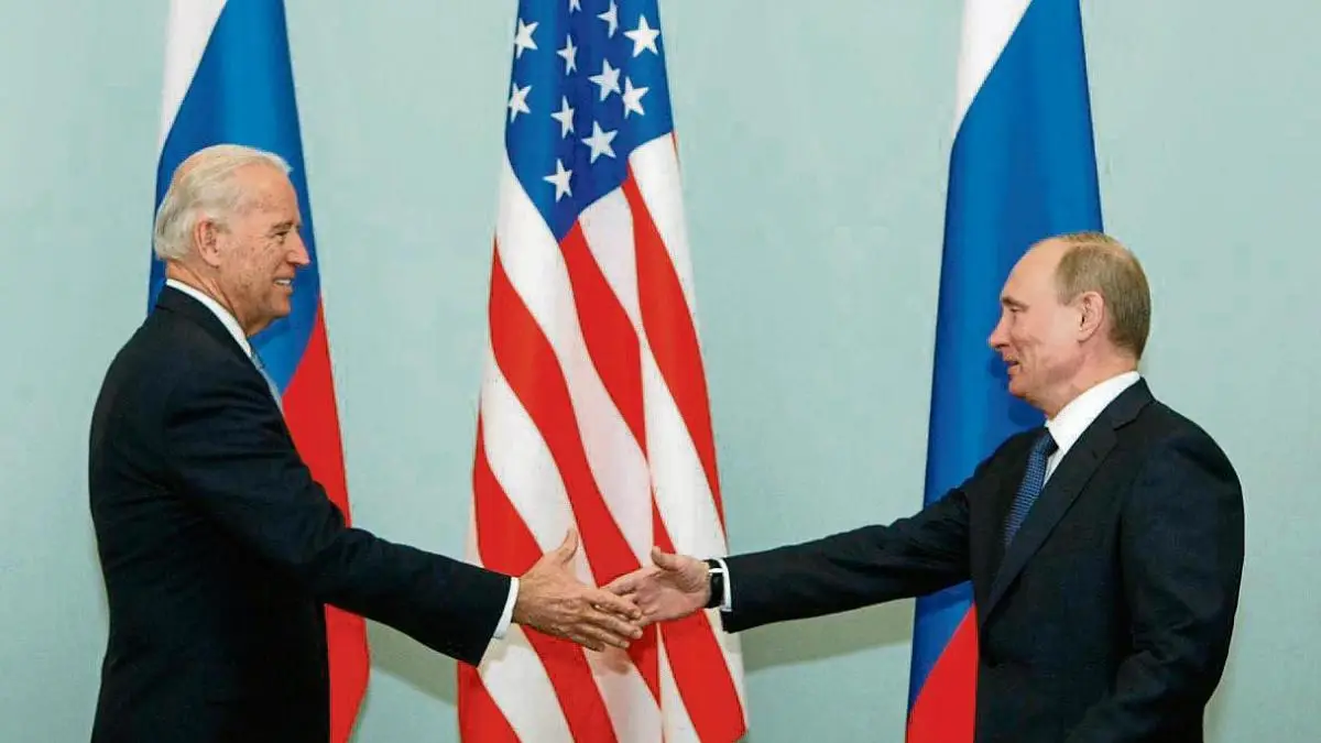 Joe Biden y Vladimir Putin, reunidos en 2011 cuando el mandatario estadounidense era Vicepresidente de su país