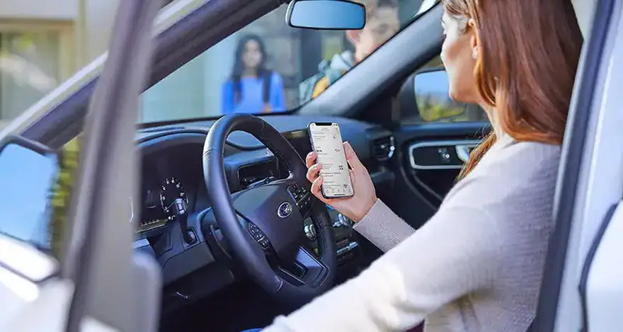 De esta manera SecuriAlert de Ford advierte al propietario del coche el momento en que la alarma del coche eléctrico se activa
