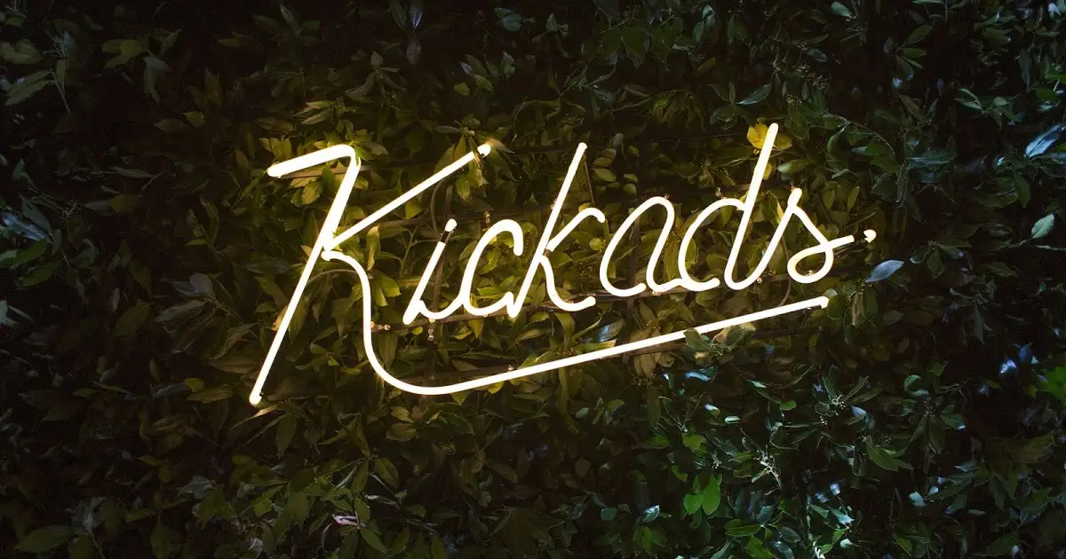KickAds es una agencia argentina de publicidad que implementó por primera vez en el país tecnología blockchain para una campaña