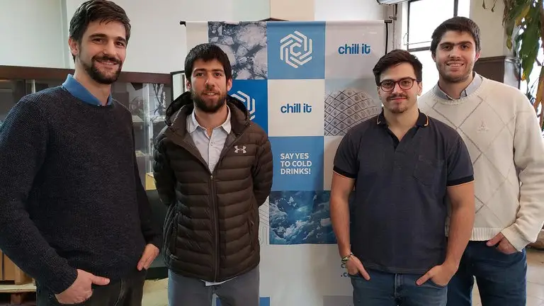 Cuatro de los cinco emprendedores: Luciano Cismondi, Santiago Schmidt, Nicolás Kölliker Frers y Pablo Esteban Di Lorenzo, de izquierda a derecha (@chillit_tech)