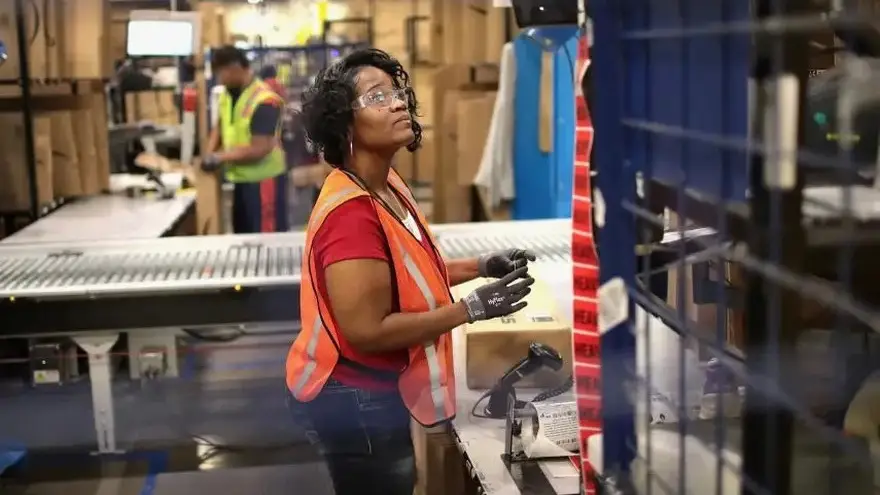 Amazon reportó 21,7 % más en comparación con los 386.064 millones registrados en los doce meses de 2020.