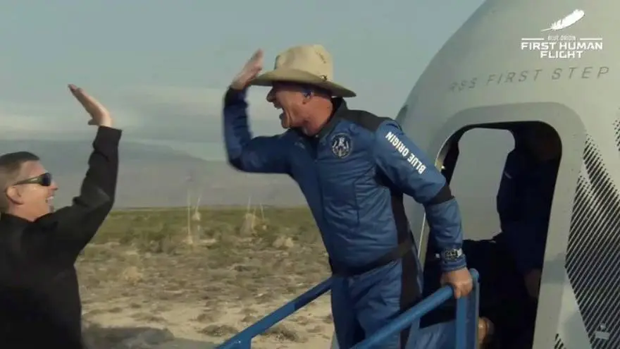 Bezos viajó al espacio con su empresa Blue Origin
