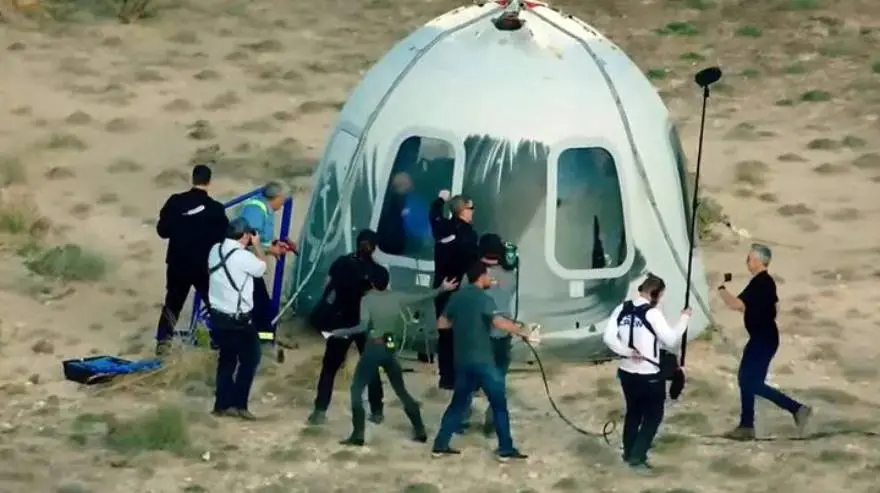 La cápsula aterrizó sin problemas minutos después de haber llegado al espacio