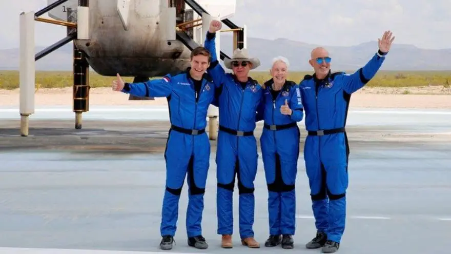Desde que dejó la conducción de Amazon se ha centrado principalmente en su empresa Blue Origin