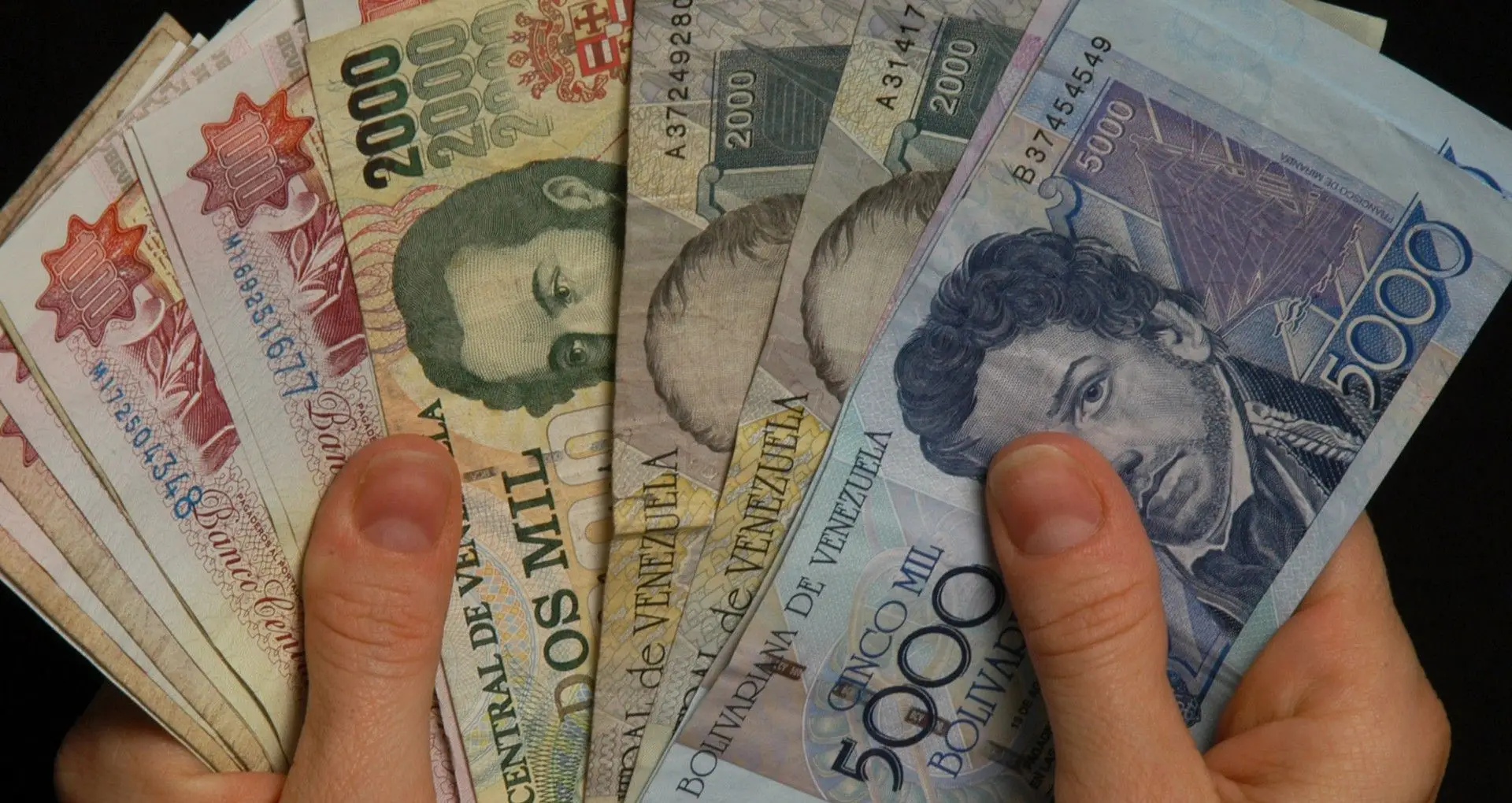 El bolívar ya sufrió tres devaluaciones en el siglo XXI