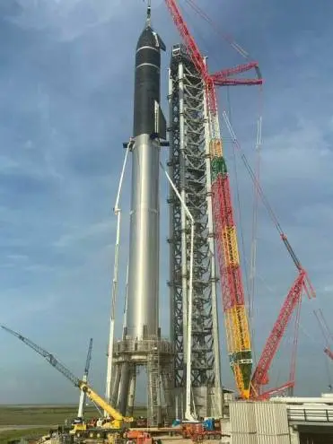 El ensamblaje de Starship y Super Heavy Booster.