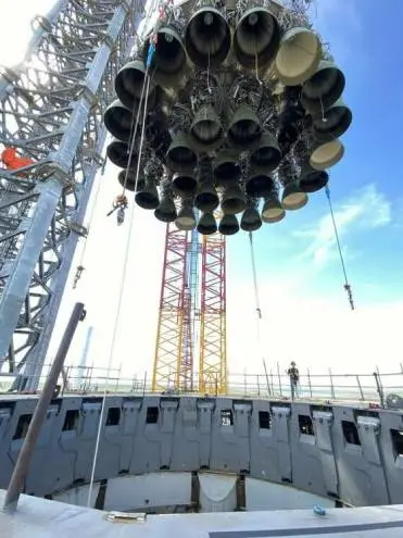 Los 29 motores Raptor del Super Heavy Booster
