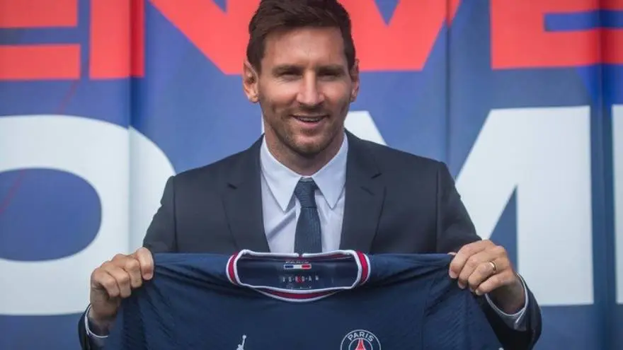Messi tras firmar su contrato con el PSG