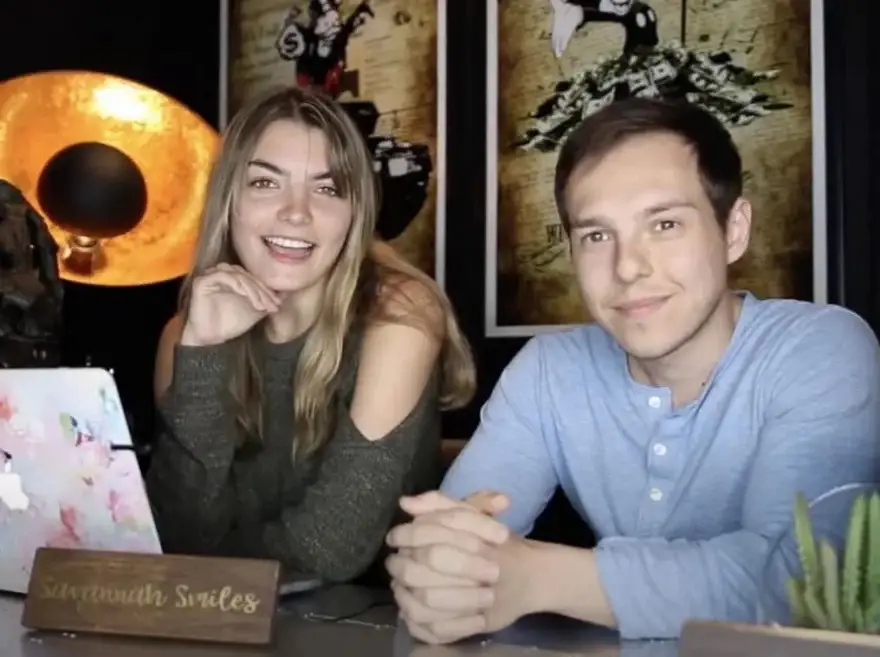 Schmidt y su novio, el creador de YouTube Graham Stephan. Youtube/Savannah SmilesSavannah Smiles