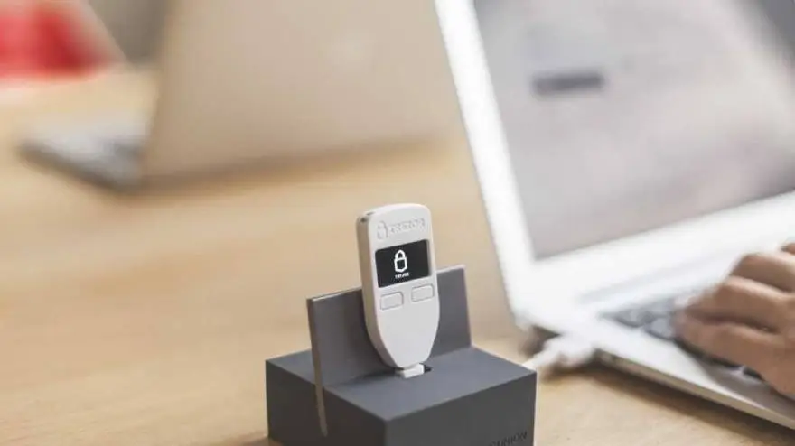 Una de las características más fuertes de la Trezor One es su facilidad de uso