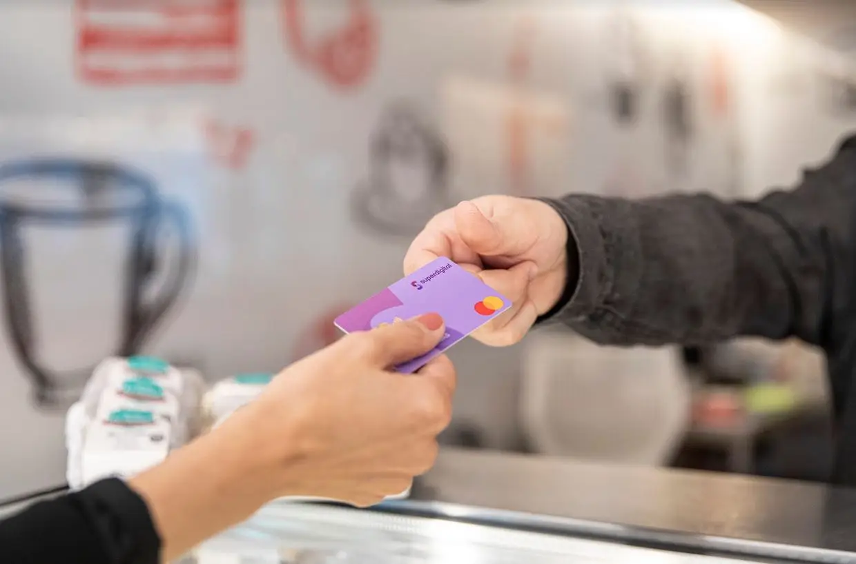 Superdigital ofrece una tarjeta prepaga y hasta seis virtuales para organizar gastos