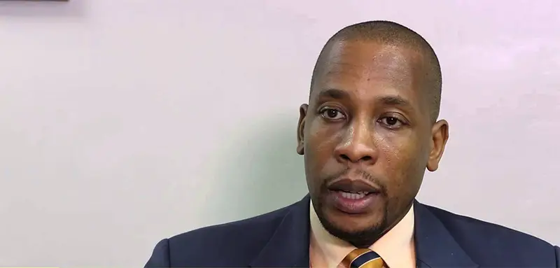 Timothy Antoine, el gobernador del Banco Central del Caribe Oriental