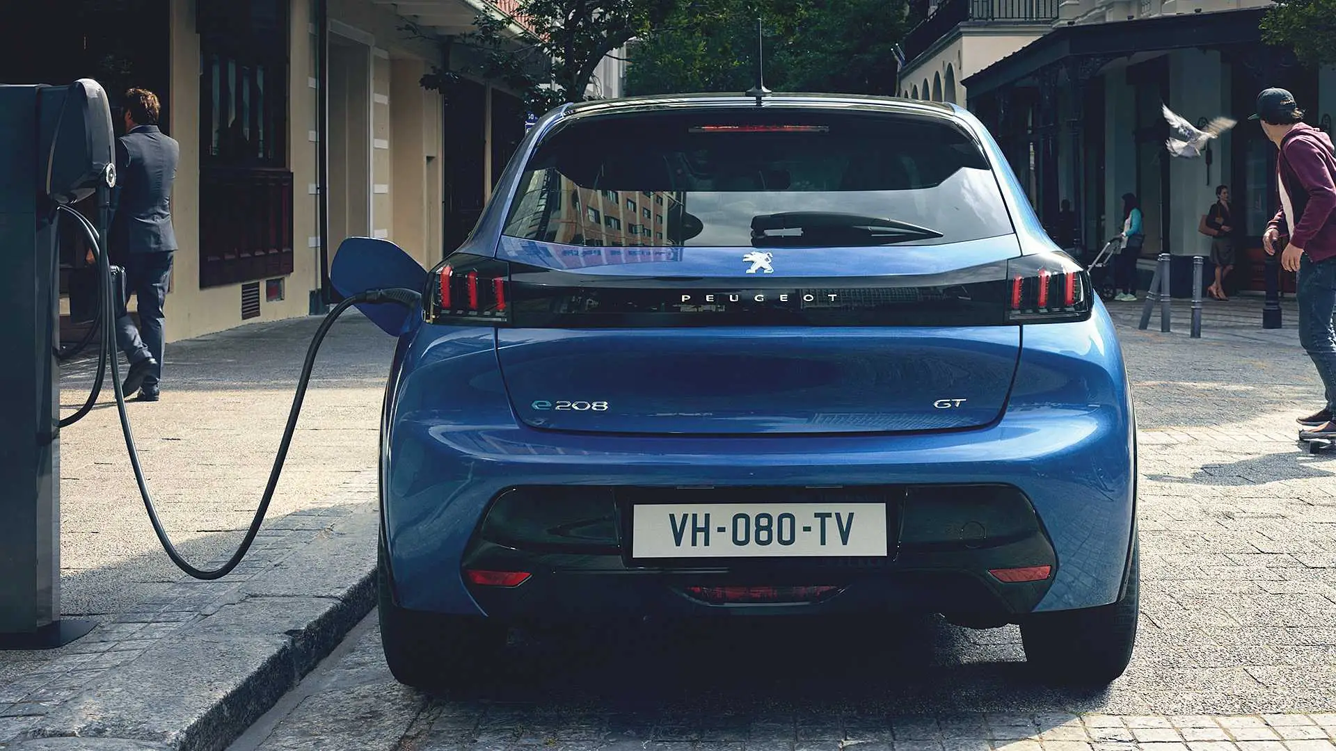 Peugeot e-208, el más esperado.