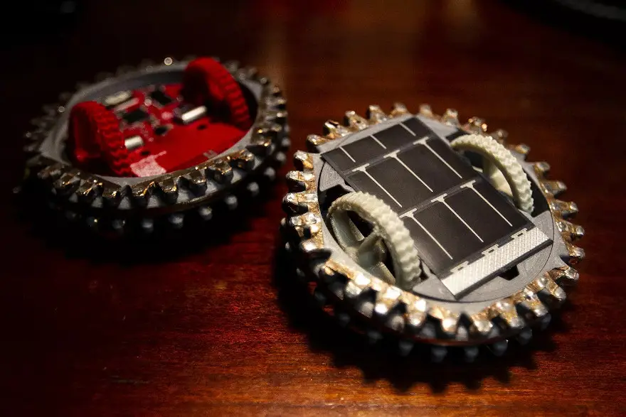Prototipos a escala de dos mini-robots mexicanos que viajarán a la Luna en 2022