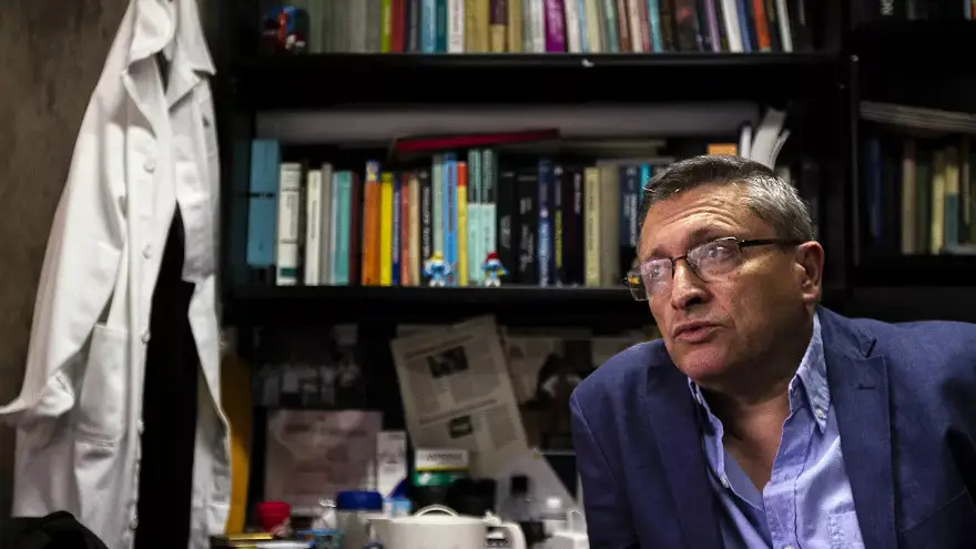 Gustavo Medina, investigador del Instituto de Ciencias Nucleares de la UNAM