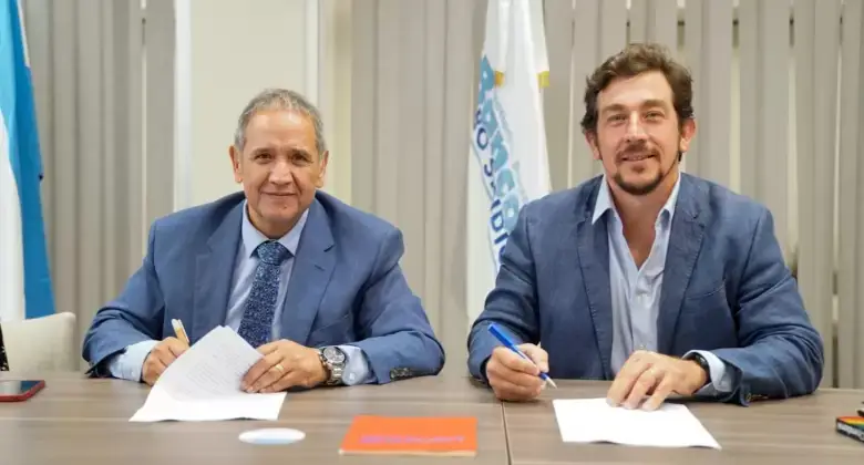 Foto del acuerdo.