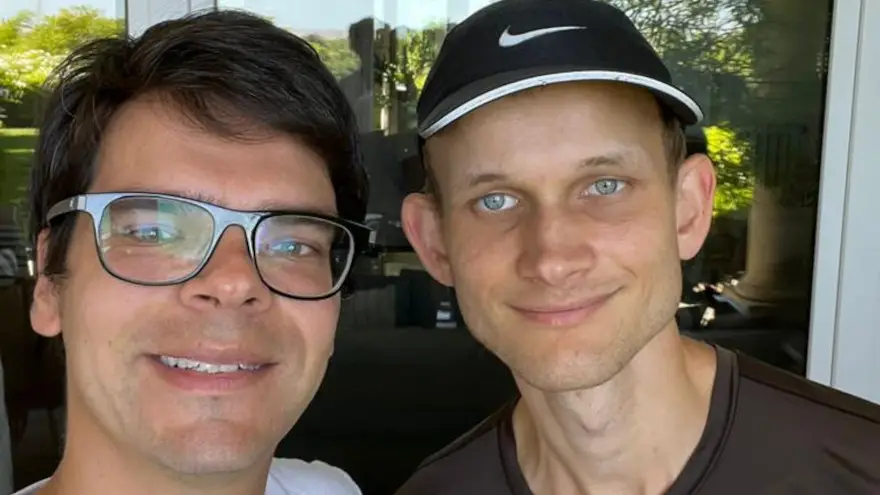 Darío Nieto junto a Vitalik Buterin