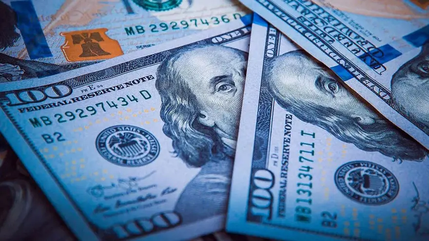 El dólar blue gana $10 y se consigue a $442 en las principales cuevas del microcentro porteño