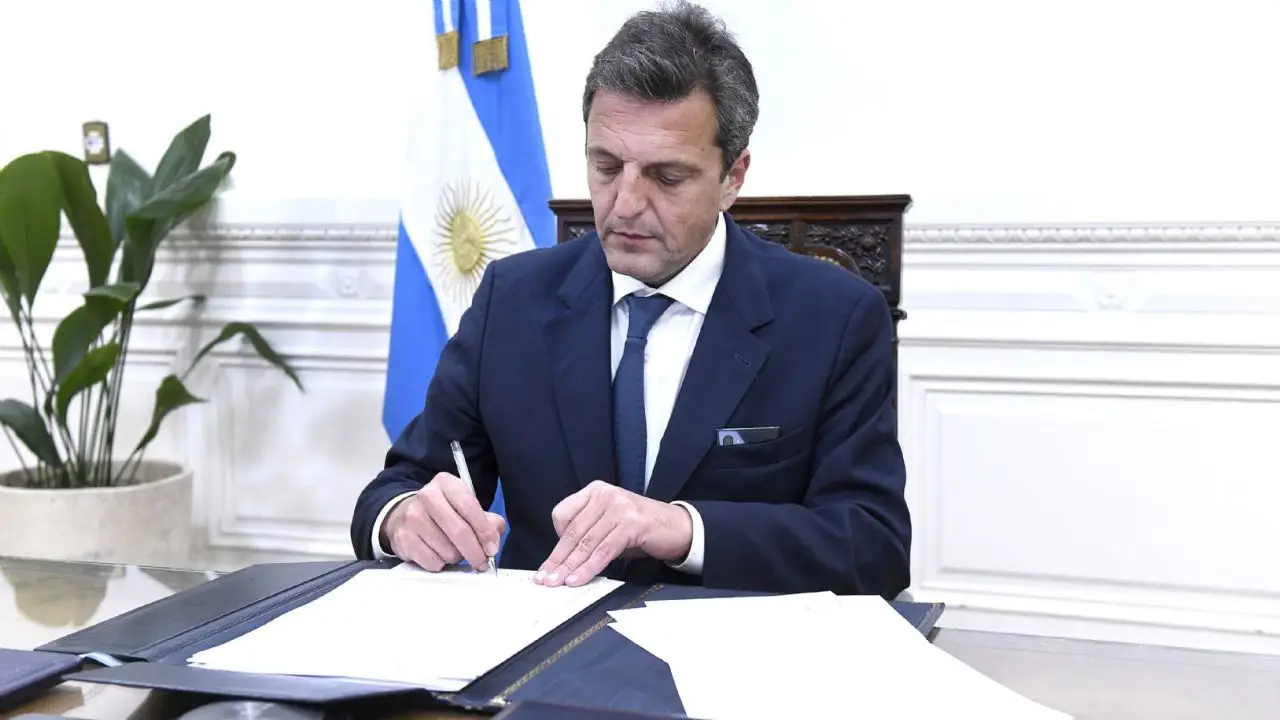 Sergio Massa firmó 