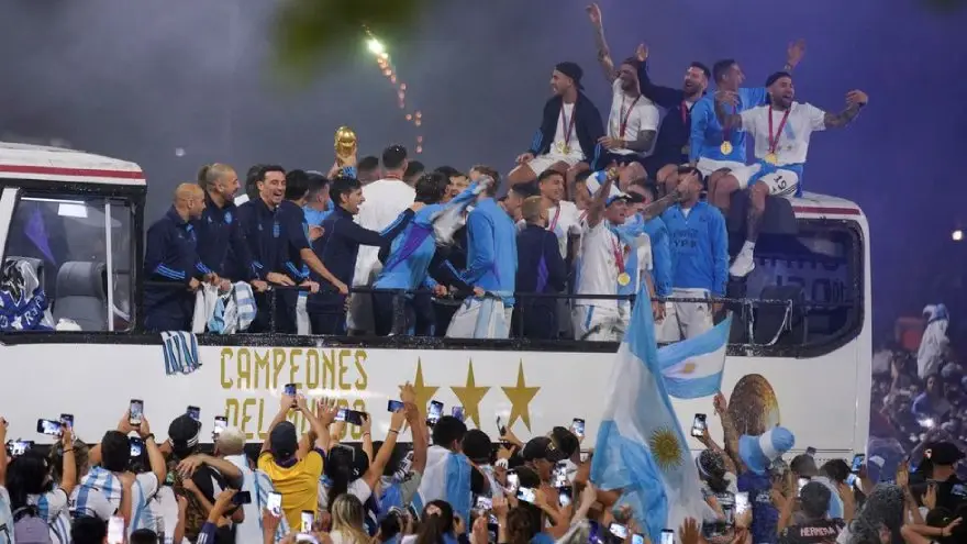 La Selección y miles de hinchas que festejan el triunfo