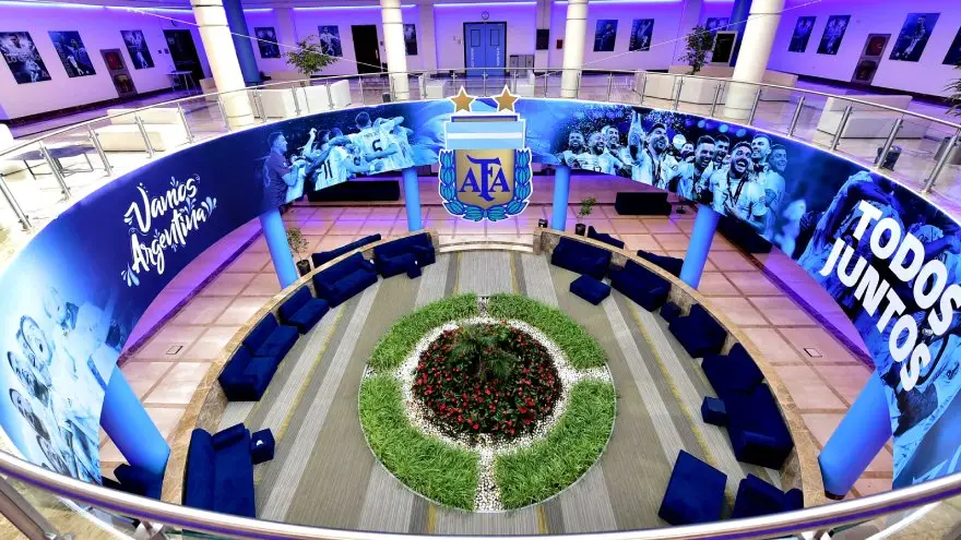 Con la candidatura confirmada, la AFA deberá definir los estadios donde se jugará el torneo