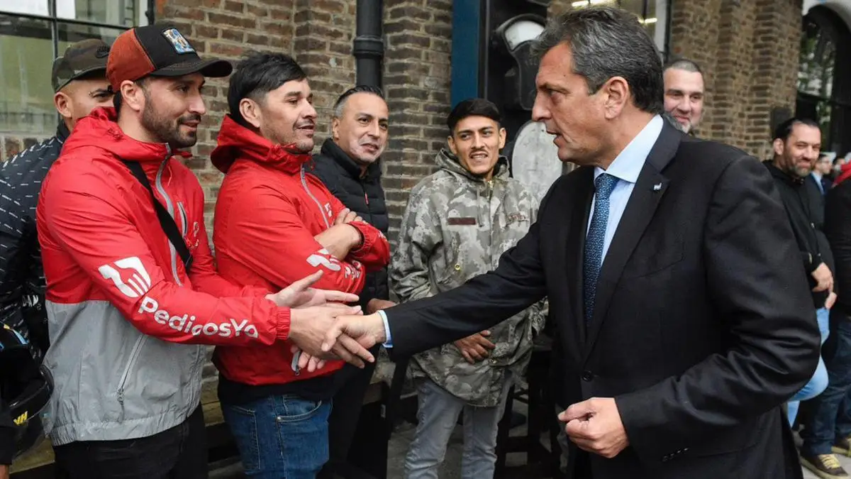Massa busca atraer el voto de los repartidores, vinculados al espacio de Javier Milei