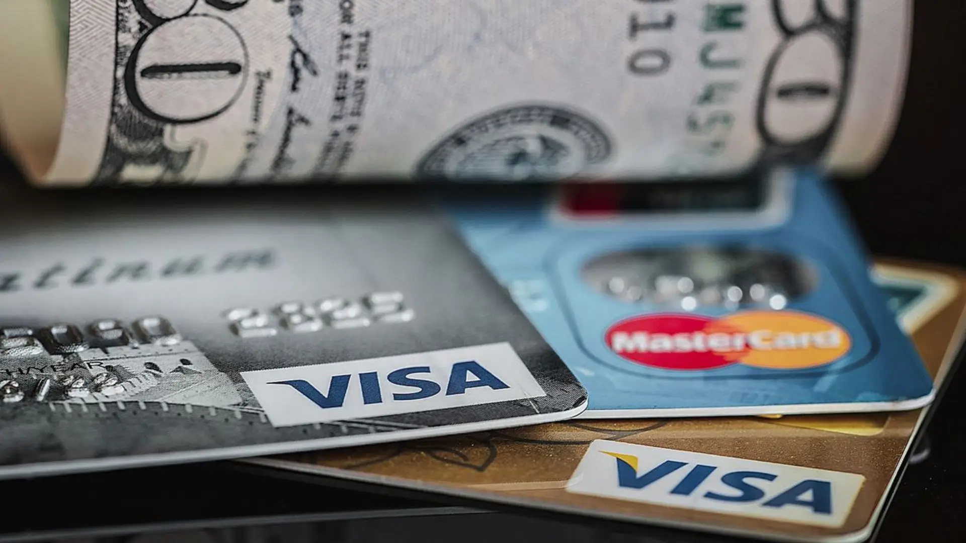 El dólar tarjeta es el más caro del mercado
