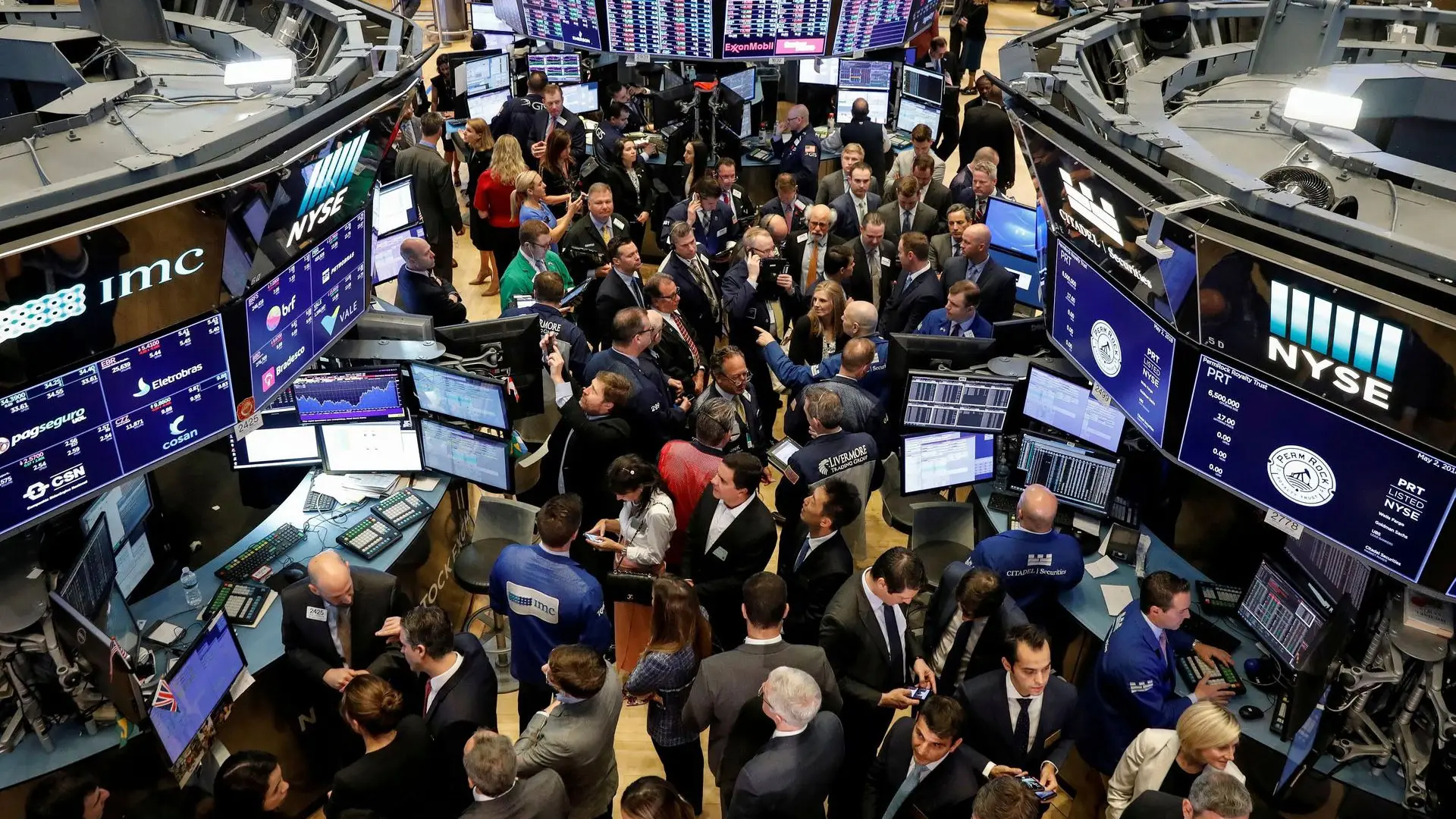 Las acciones argentinas en Wall Street tendrán un efecto positivo por la sanción de la Ley Bases, indican expertos