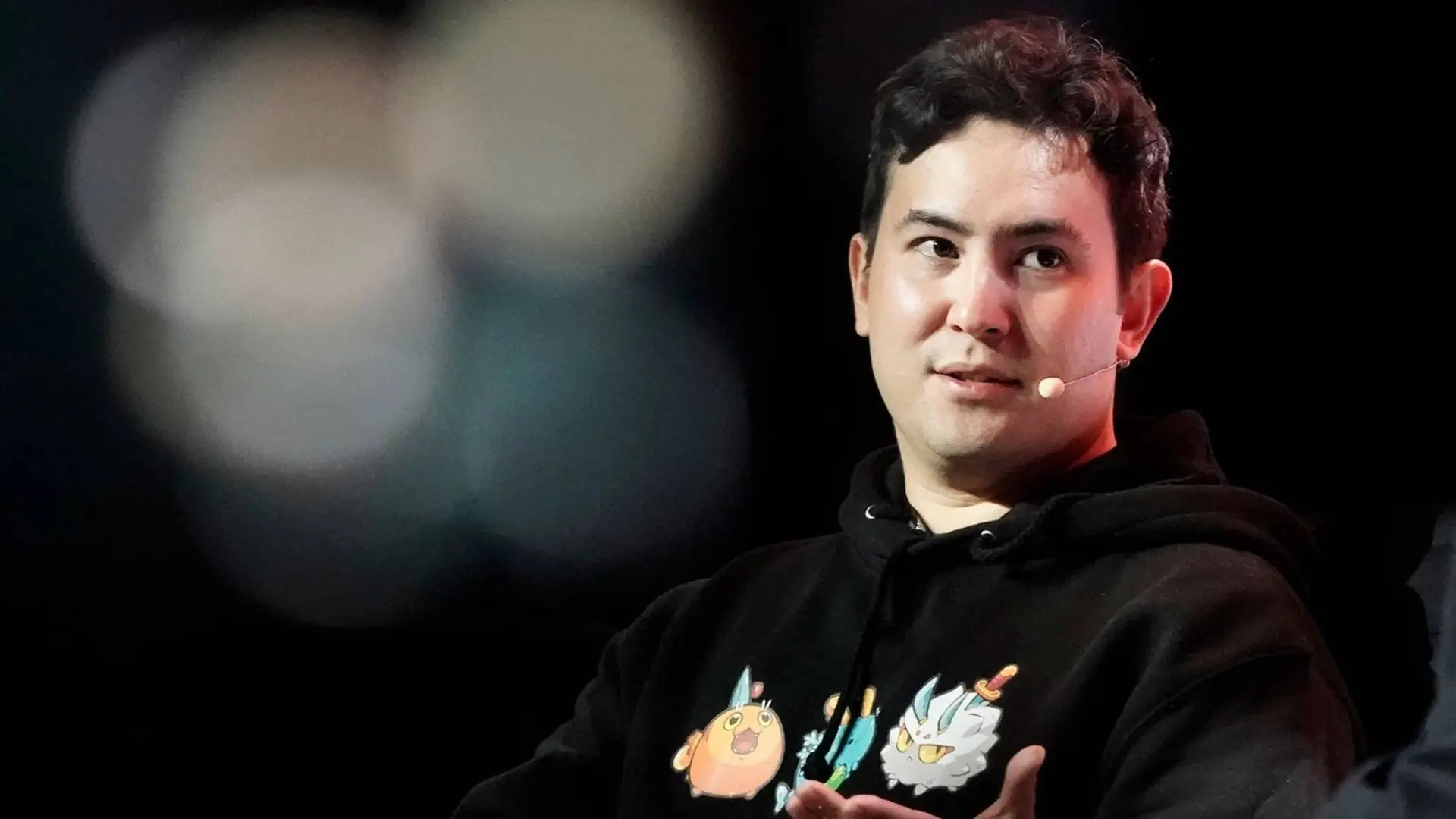 la noticia del hackeo de los monederos personales de criptomonedas de Jeff Zirlin, cofundador de Axie Infinity, plantea desafíos.  La brecha de seguridad resultó en la pérdida de alrededor de 9.7 millones de dólares