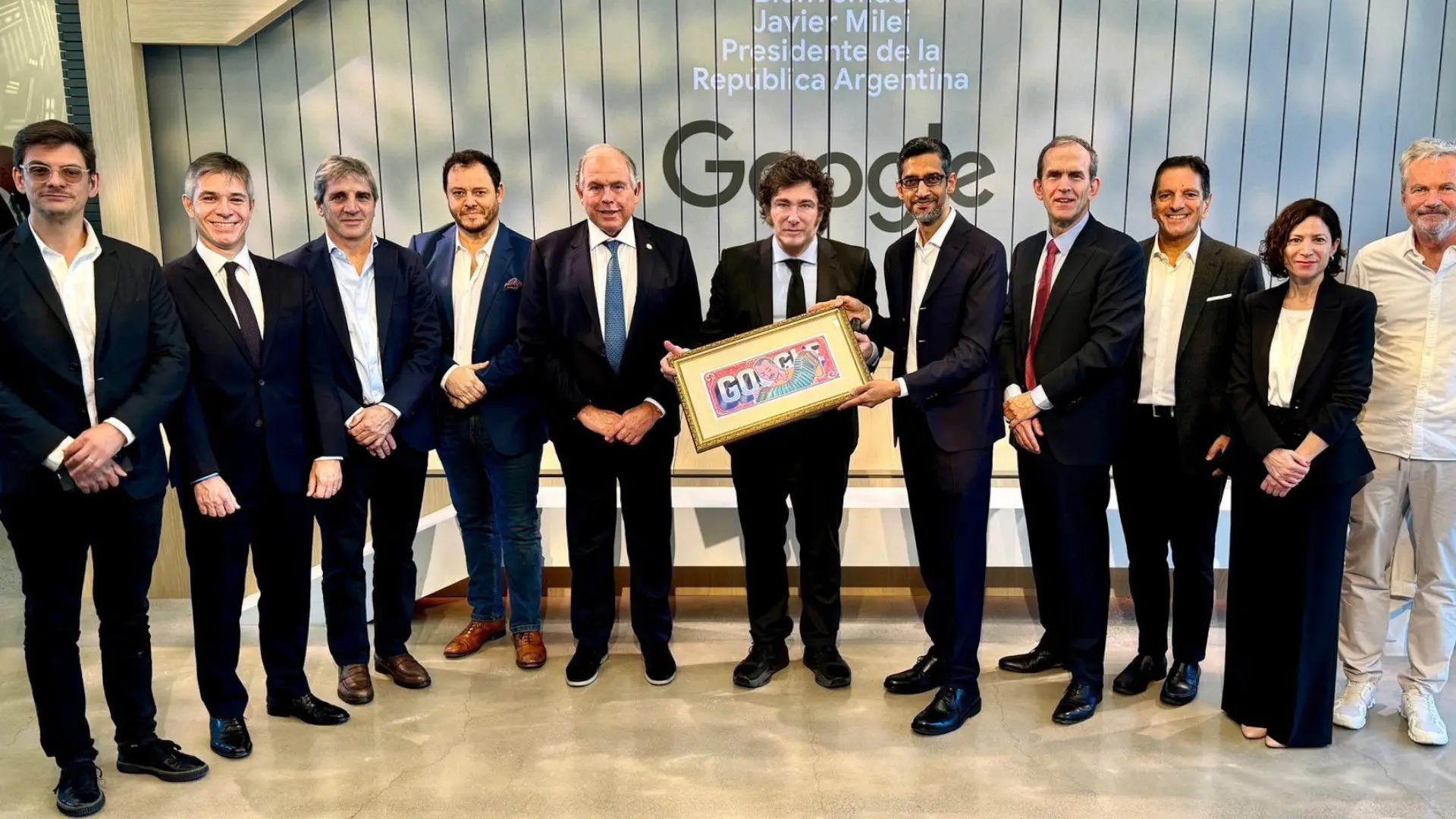 Milei y parte del Gabinete con Sundai Pichar, CEO de Google