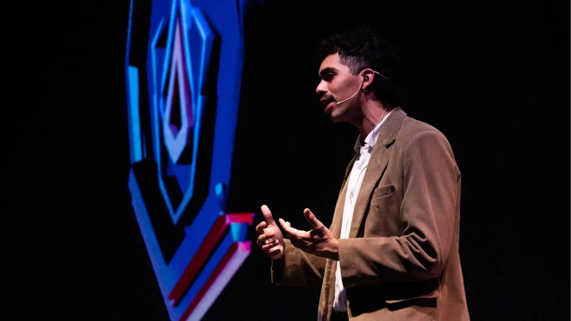 Yordan Bonne, Director del Proyecto SharpArgents, explica que  