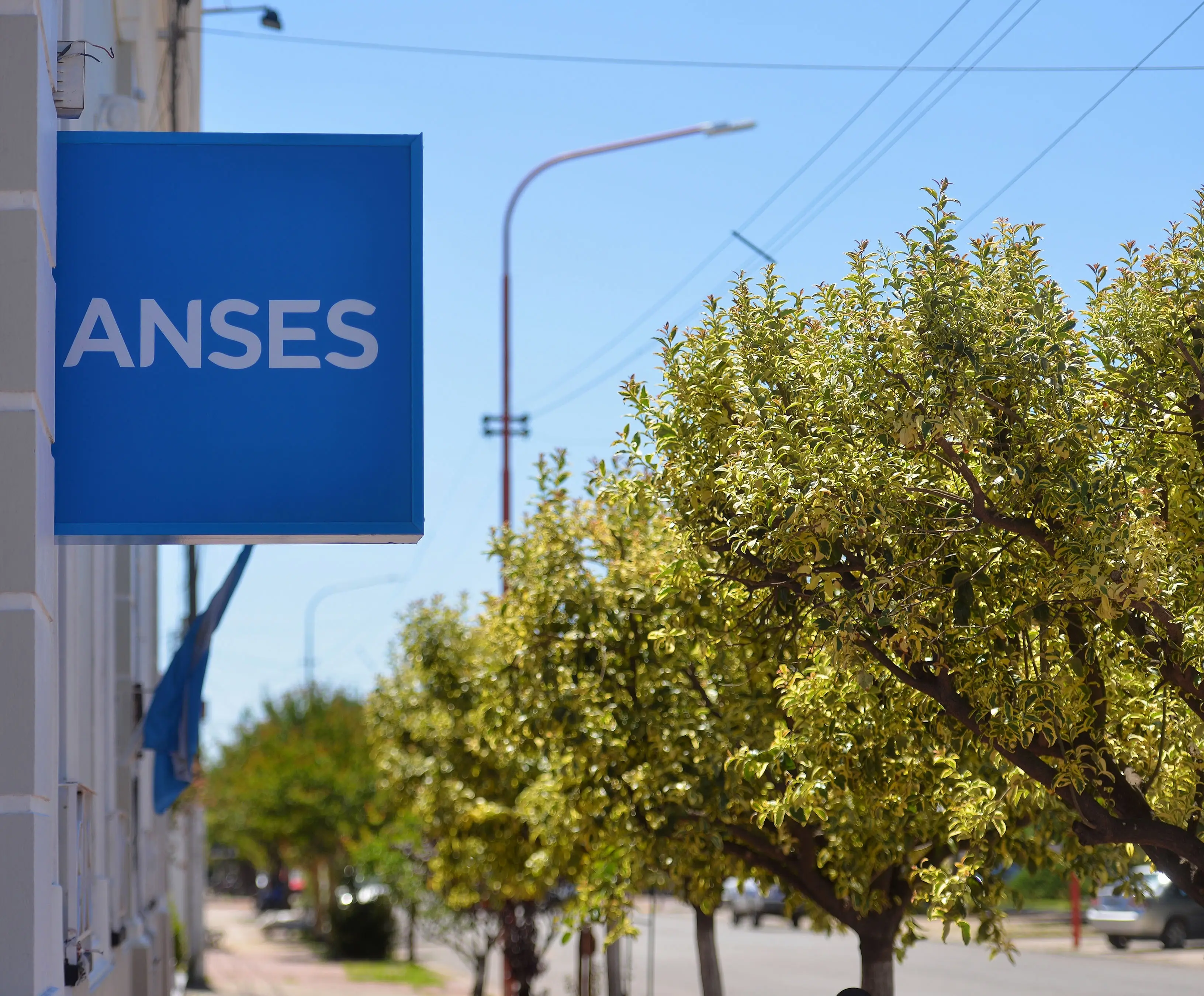 ANSES dio a conocer las fechas y los montos de cobro para jubilados, pensionados y beneficiarios de planes sociales