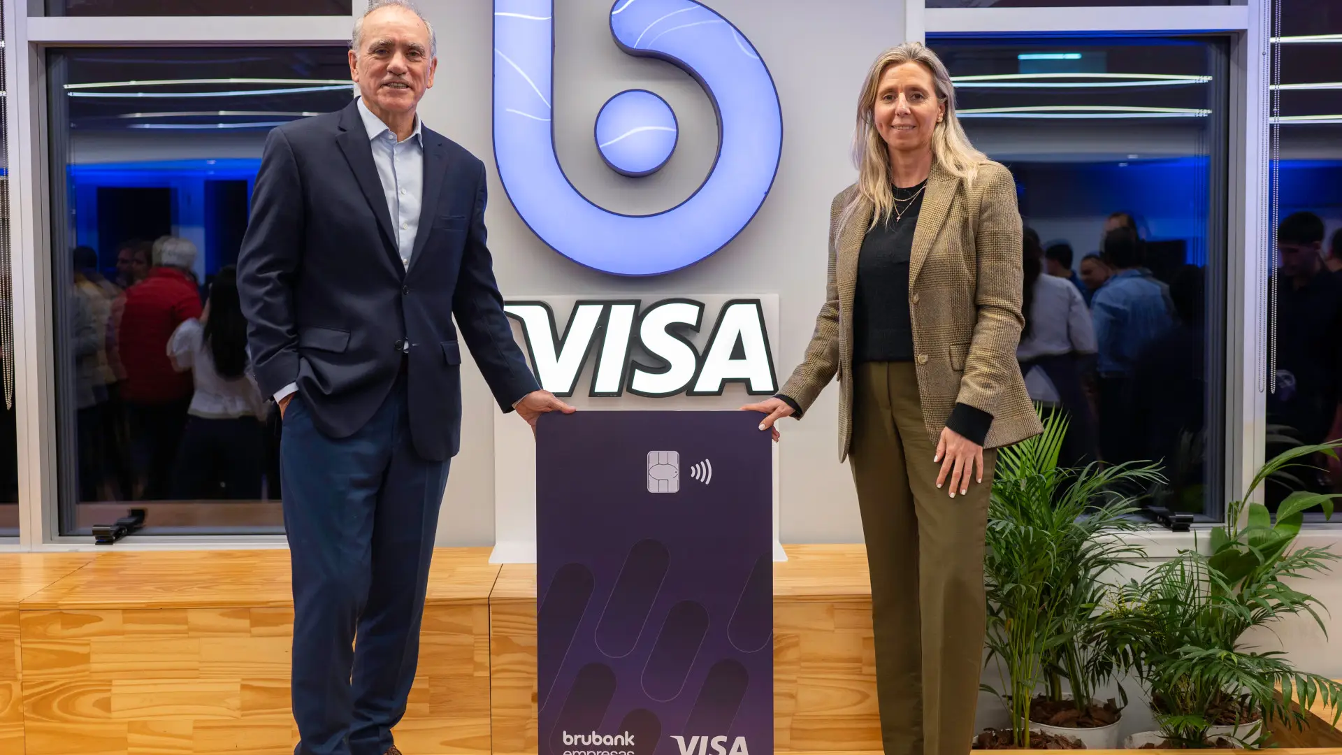 Juan Bruchou, CEO y cofundador de Brubank; junto a Gabriela Renauldo, Country Manager Argentina y Cono Sur de VISA