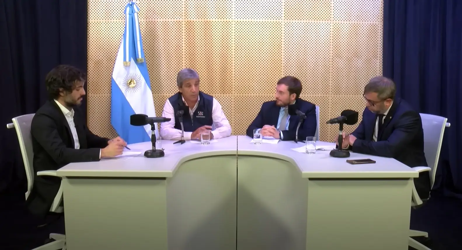 El streaming oficial del Ministerio de Economía, con Luis Caputo como protagonista