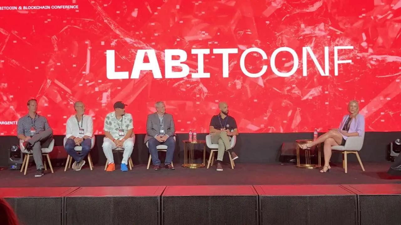 Oradores del panel 
