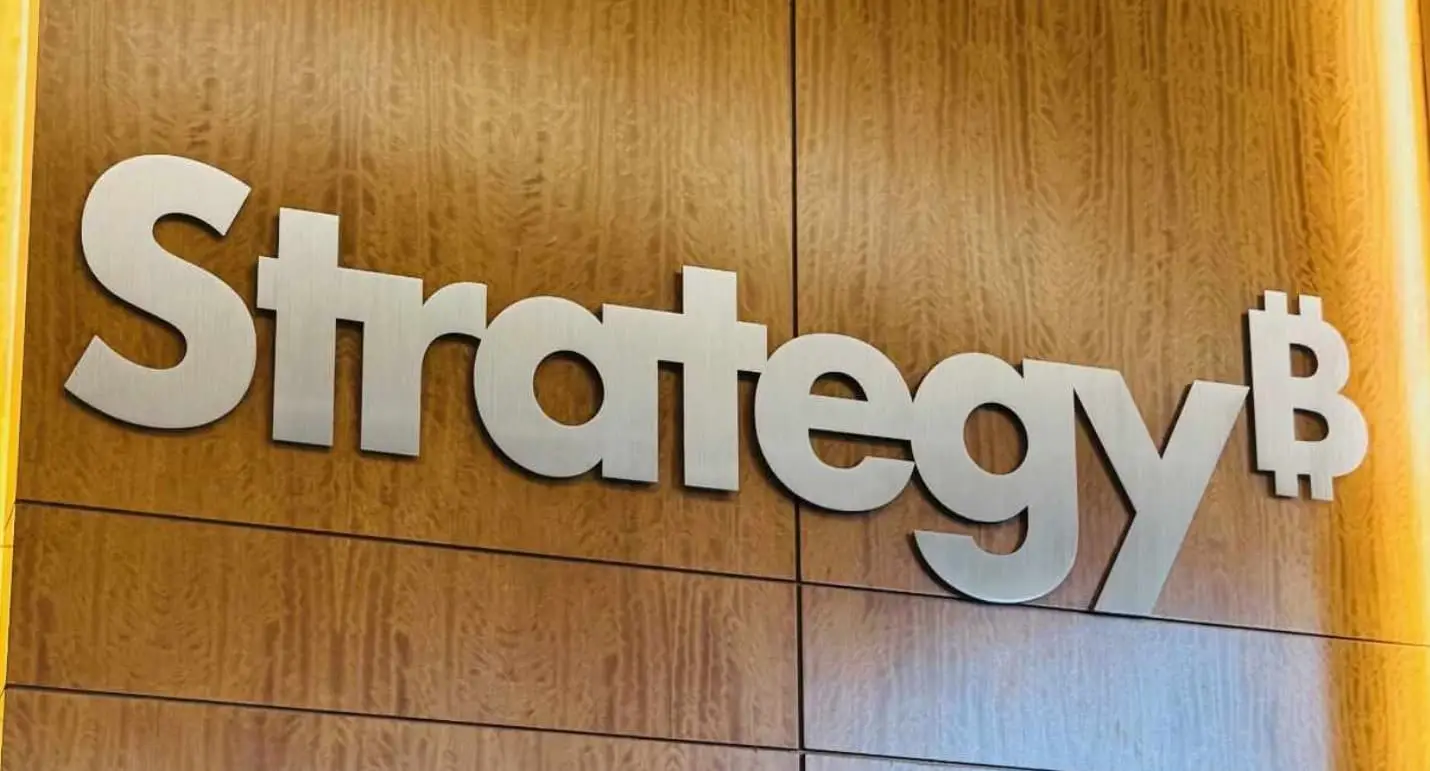 Strategy impulsa la adopción de criptomonedas con la venta de acciones corporativas