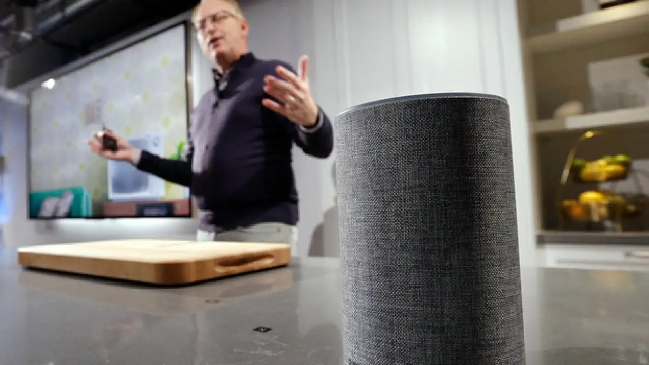 Amazon presentó su nuevo asistente de IA, Alexa+, que promete dejar atrás a su preedecesor